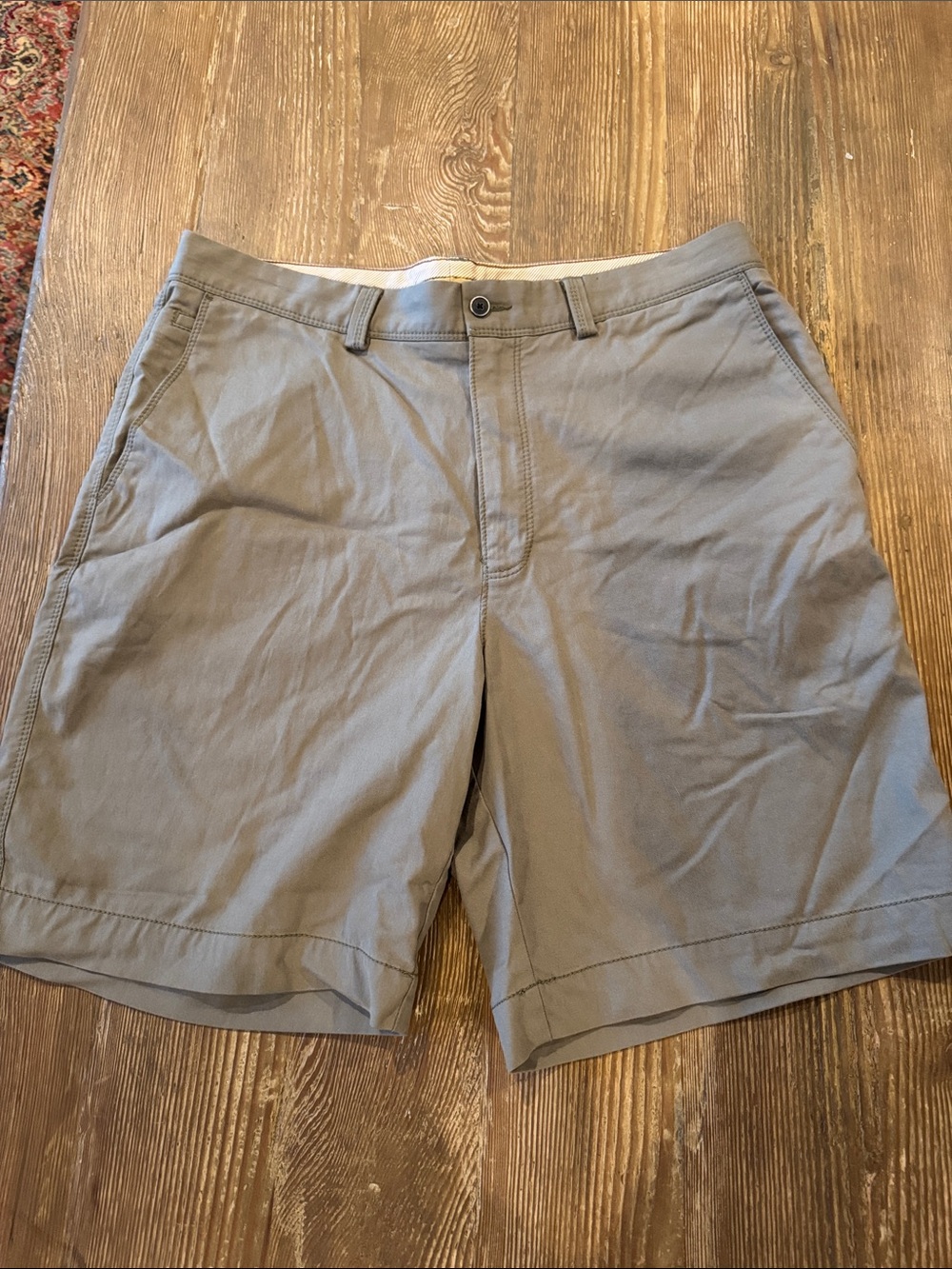 Tommy Bahama Men's Light Green khaki Flat-Front Casual Shorts